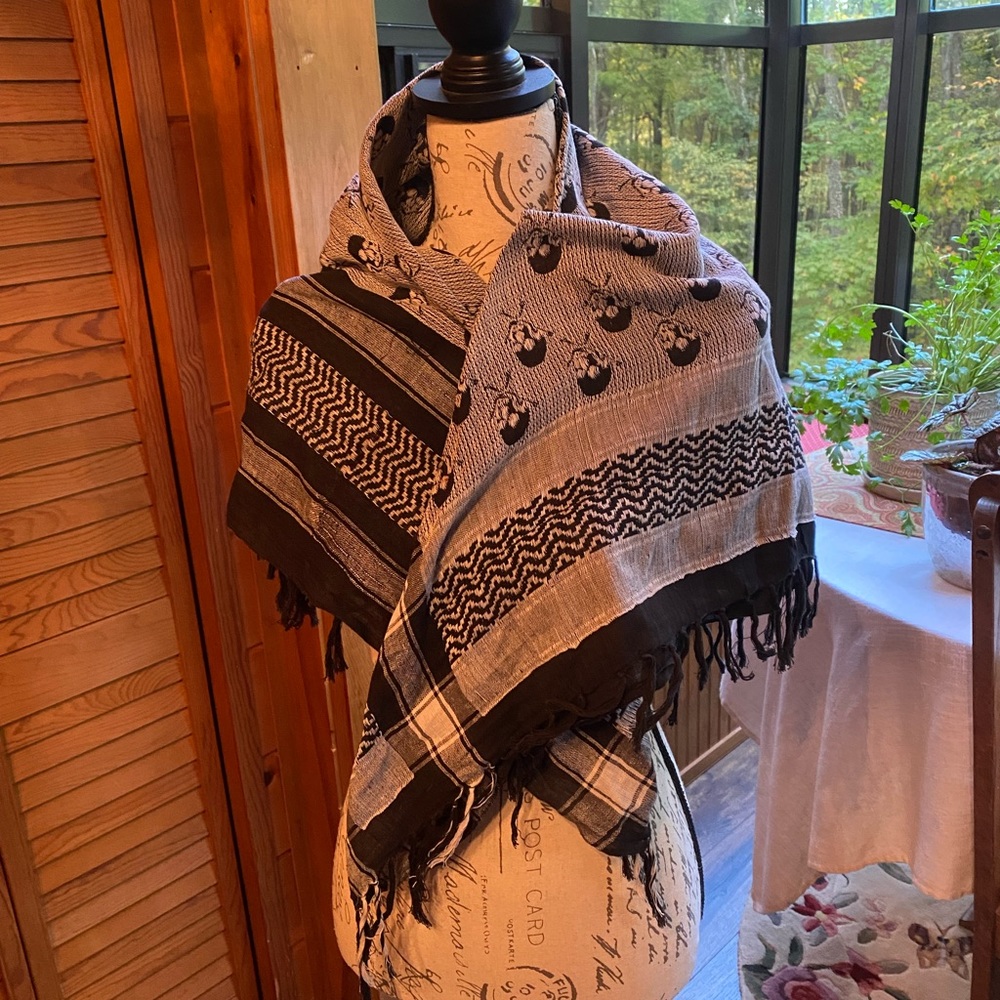 Skull and Crossbones Scarf